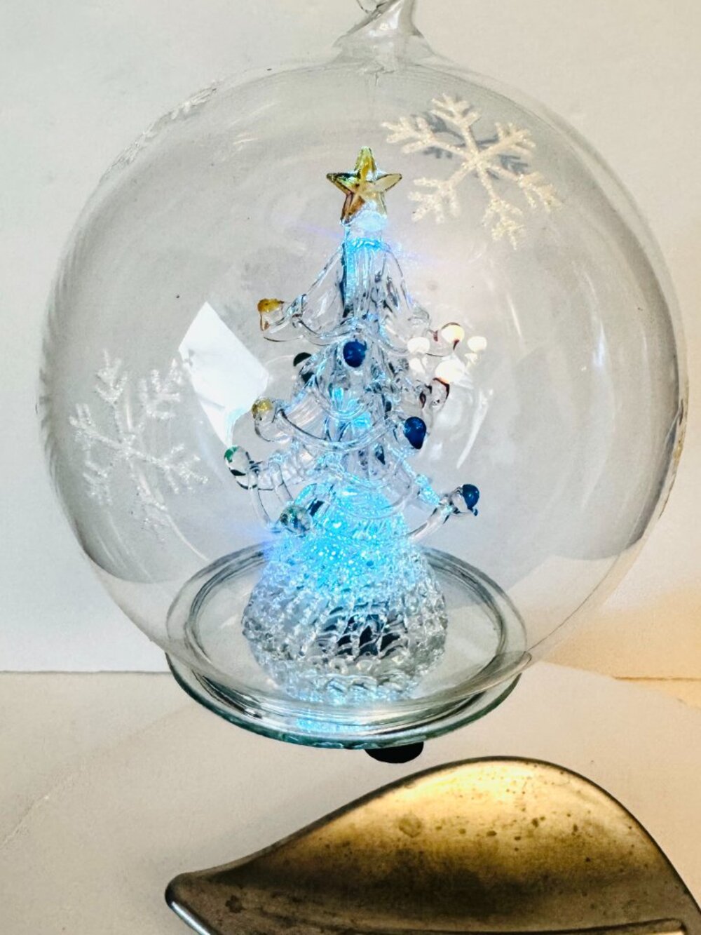 Robert Stanley 2011 Blown Glass Christmas Tree Ornament 5.5" Color Changing Ligh